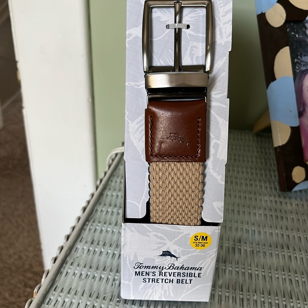 Men’s reversible stretch belt. Black and tan